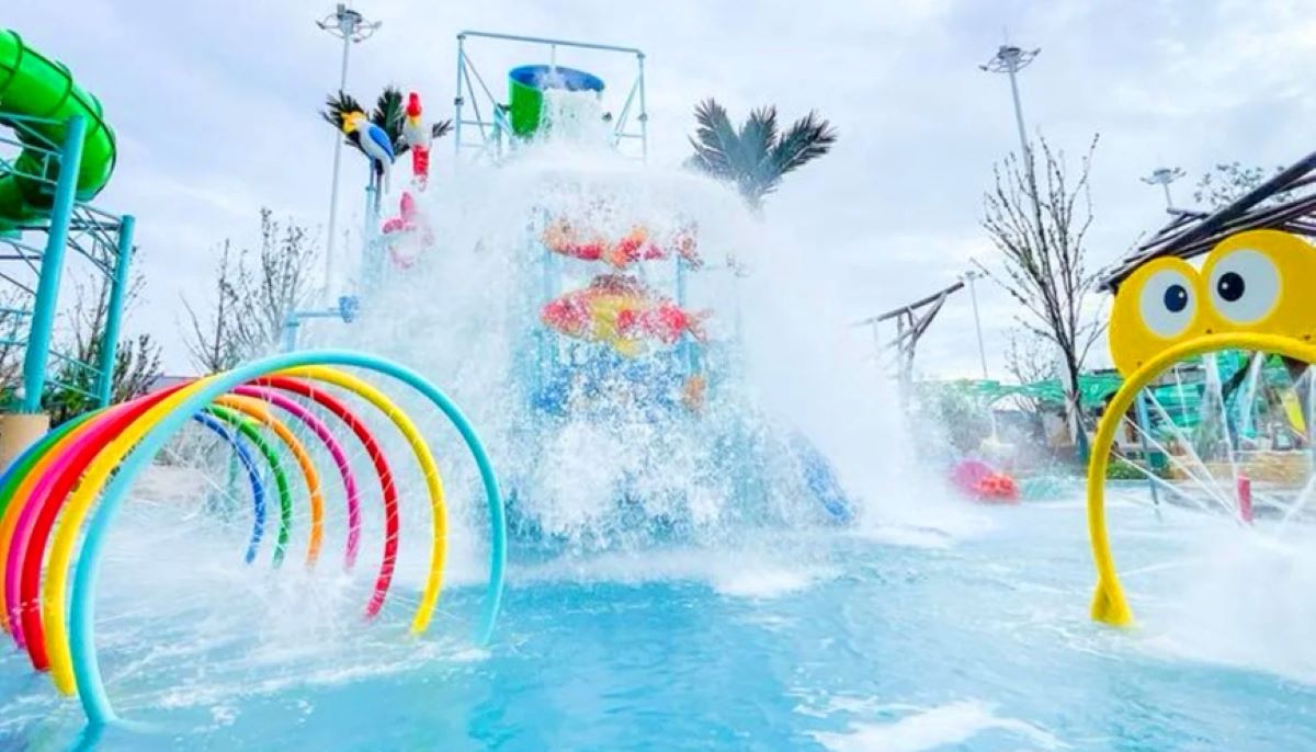 Interactive Pool Features for Kids: Sprays, Slides, and More 2 Interactive Pool Features for Kid